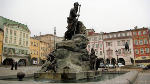Jen málokdo mine jednu z dominant Krakonošova náměstí v Trutnově bez povšimnutí