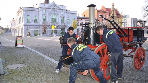 Stěhování hasičské stříkačky