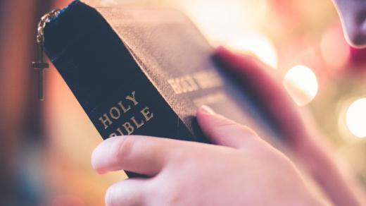 Bible, kříž