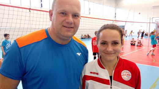 Pořadatelé vánočního turnaje v minivolejbalu Nikola Schwachová a Jaroslav Homan