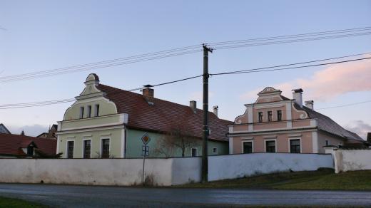 Památkově chráněná jsou i stavení čp. 3 a 4