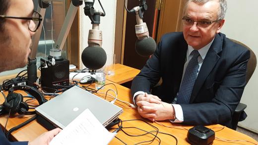 Moderátor Michael Rozsypal pozval do studia v Poslanecké sněmovně poslance Miroslava Kalouska (TOP 09)