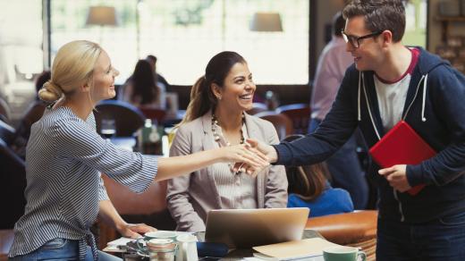 Setkání, pozdrav, podání ruky