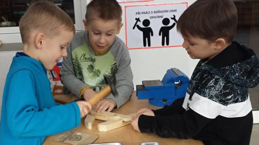 Děti v orlovské mateřince získávají zručnost v technické dílně