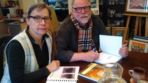 Světlana a Jaromír Procházkovi napsali knihu o Josefu Müllerovi, který vedl gobelínku v Jindřichově Hradci