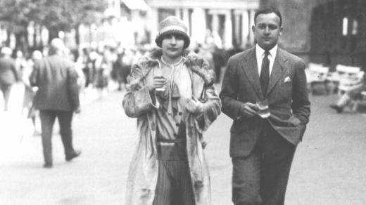 Marianne Golz se svým manželem Hansem v Mariánských Lázních. Nedatovaný snímek z archivu Ronnieho Golze