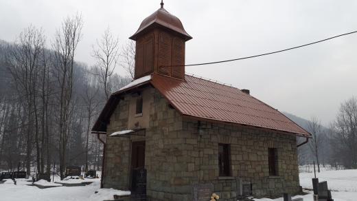 Z godulského pískovce je postavena také tato kaple v Řece