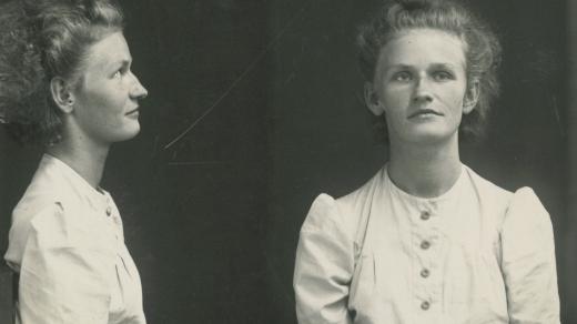Policejní fotografie Marie Pětrošové; spis Gestapo Brno čj. 3134-2018; B 340, sign. 100-121-26, kart. č. 121, fol. 01)