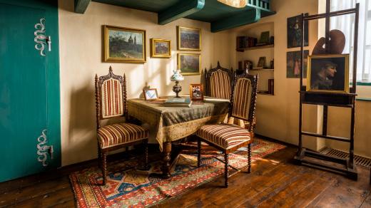 Nábytek z pražského bytu