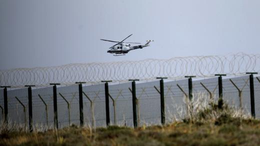 Horečná aktivita na letadlové základně Velké Británie na Kypru dokazuje, jaká v oblasti panuje nervozita