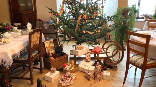 Adventní prohlídková trasa na hradě Nové Hrady připomíná Vánoce počátku 20. století