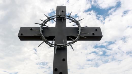 Švédské šance u Přerova, na kopci nad městem Přerov byl v roce 2018 vysvěcen nový kovaný prostřílený kříž na památku masakru, který se zde udál v červnu 1945