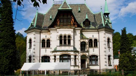 Honosné sídlo významného průmyslníka bylo postaveno ve stylu severoitalské architektury