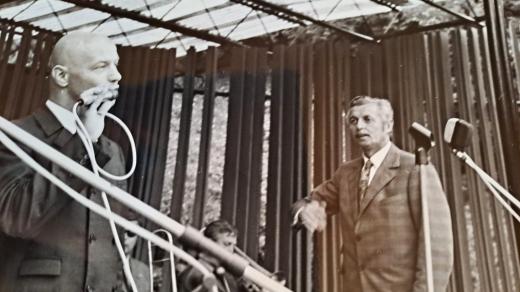 Karel Hála a Ladislav Bareš na LVT. Reprodukce dobové fotografie