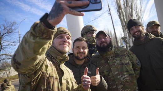 Ukrajinský prezident Volodymyr Zelenskyj navštívil osvobozený Cherson