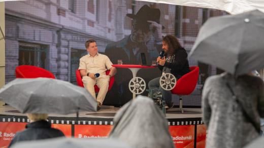 Radiožurnál během festivalu vyzpovídá řadu hostů