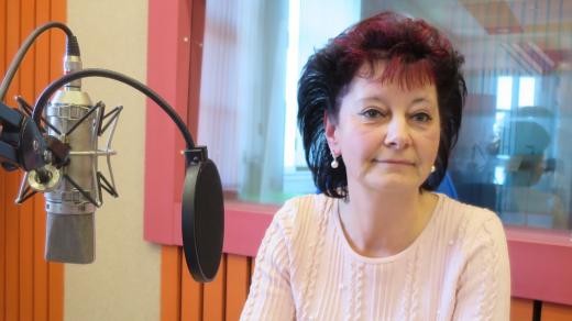 Romana Barešová ve studiu Českého rozhlasu Hradec Králové