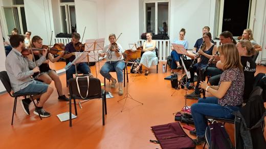Lidová muzika souboru Mladina z Plzně při zkoušce