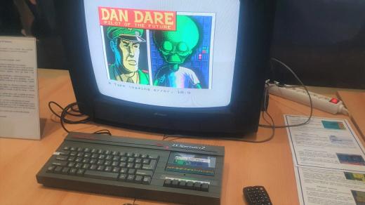 Výstava Retrogaming v Jihočeském muzeu připomíná vývoj počítačů a staré hry