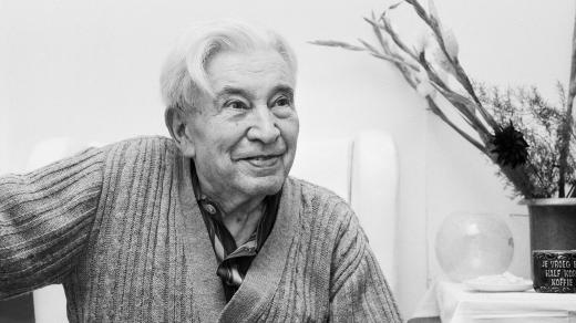 Jaroslav Seifert v roce 1984, kdy získal Nobelovu cenu za literaturu