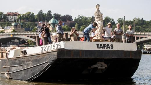 Kamenné díly na Mariánský sloup