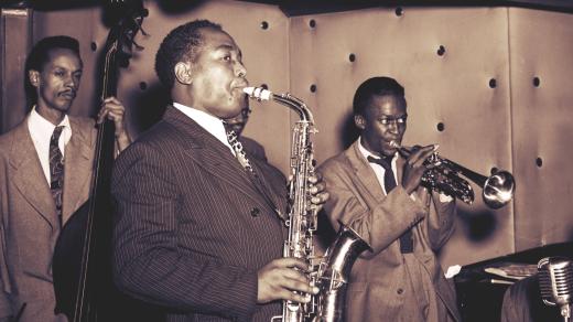 Saxofon sexofon. Příběh jazzového mága inspirovaný posledními měsíci života Charlieho Parkera