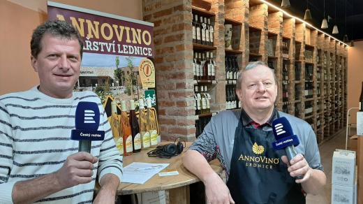 Redaktor Jaroslav Hoření a sommelier Petr Krejčík