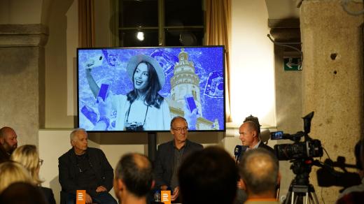 Veřejná debata Českého rozhlasu Plus v Českém Krumlově o turismu. Zleva Martin Lobík, Pavel Slavko, Dalibor Carda a Jan Bumba