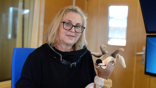 Výtvarnice Jana Baboráková s kozlíkem ušitým ze zbytků látek
