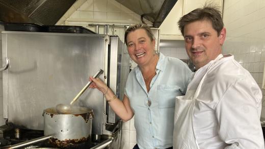 Vedoucí Delphine a šéfkuchař Richard