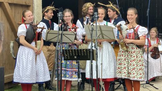 Koncert Orchestru lidových nástrojů Plzeňského kraje na statku U Matoušů