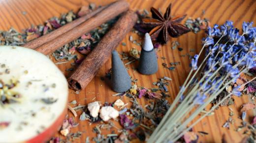 Františky, badyán, skořice a levandule