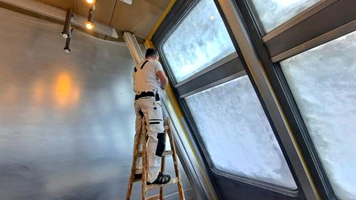 Interiéry restaurace hotelu Ještěd procházejí renovací, vrátí se jim původní podoba ze 70. let 20. století