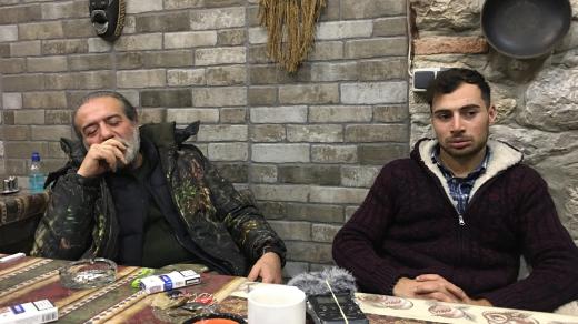 Na konci roku 2012 naložil pan Hovig Asmerjan rodinu do aut a odjeli ze Sýrie do Karabachu. Teď se válčí tady