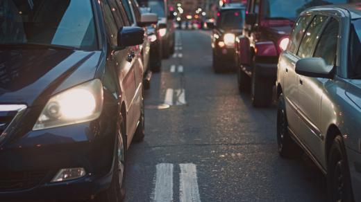Dieslové motory nás zabíjí. Kdo odnese jejich zákaz? 