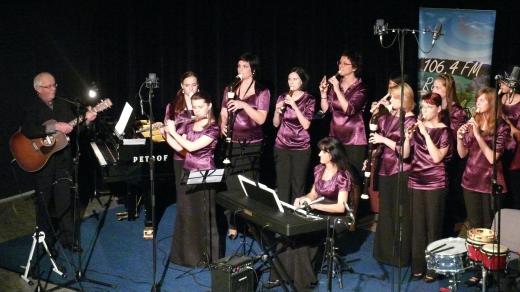 Třeboňští pištci ve studiovém sále Českého rozhlasu České Budějovice v prosinci 2011