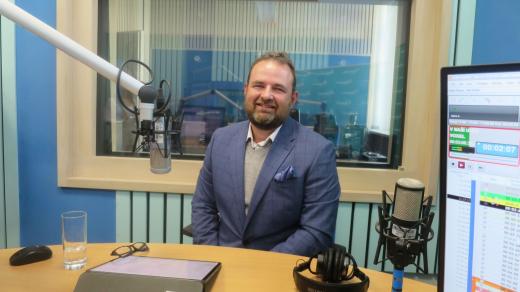 Martin Protiva ve studiu Českého rozhlasu Hradec Králové