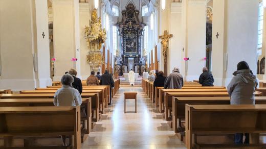 Mše v katedrále svatého Mikuláše v Českých Budějovicích (archivní foto)