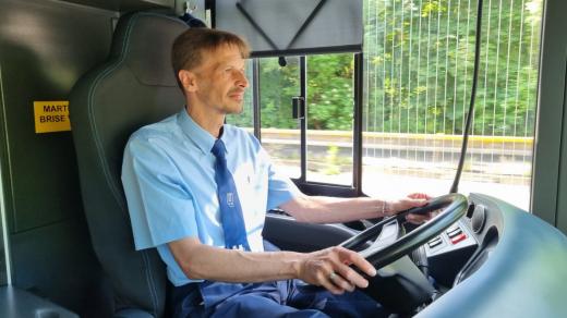 Řidič autobusu na vodík v Ústí nad Labem