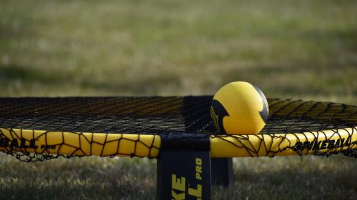 Jedním z netradičních sportů bude na Nefestivalu i spikeball