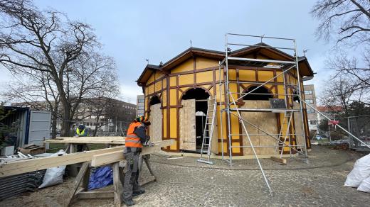 Jízdu si můžou užít děti i dospělí, vybírat budou ze čtyř autíček nebo devatenácti figur koní