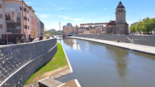 Olomoucká náplavka poblíž historického centra