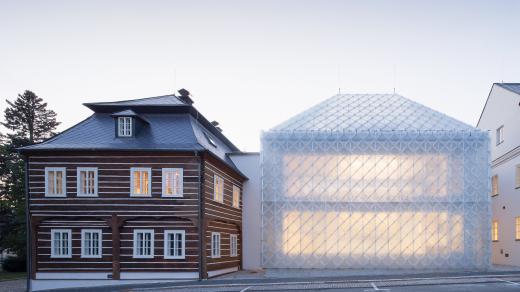 Hlavní cenu České ceny za architekturu získali Jiří Opočenský a Štěpán Valouch z ateliéru ov architekti za rekonstrukci a dostavbu sídla firmy Lasvit v Novém Boru