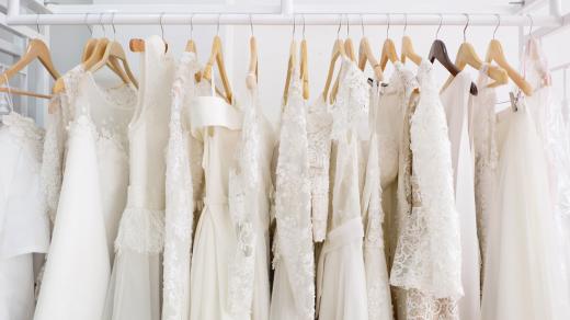 Svatební šaty
