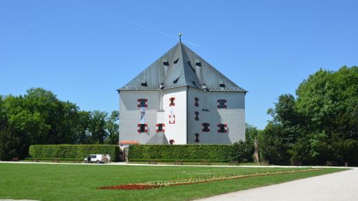 Letohrádek Hvězda, nedaleko kterého se bitva odehrála, postavil Ferdinand Tyrolský v letech 1555-8 pro svou milou