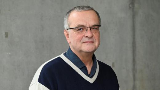 Půlmilionovou armádu státních zaměstnanců nejde uživit z daní, které vybíráme, říká Kalousek