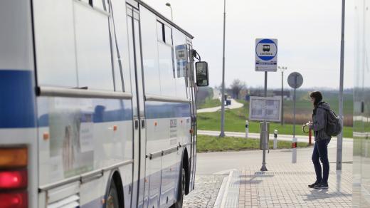 Autobusová zastávka (ilustrační foto)
