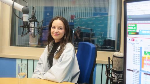 Eliška Zástavová ve studiu Českého rozhlasu Hradec Králové