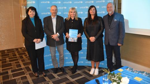 Děkovný certifikát UNICEF za podporu projektů Dětského fondu OSN pro Český rozhlas Hradec Králové