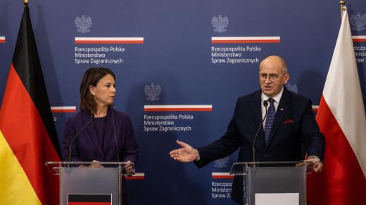 Německá ministryně zahraničních věcí Annalena Baerbocková a její polský rezortní partner Zbigniew Rau